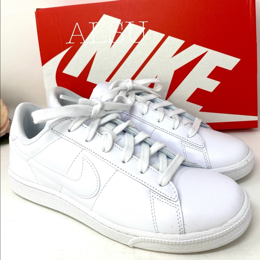 🎄 SANTA’S DEAL 🎄 Nike Tennis Classic Leather White Women's AUTHENTIC Size 9.5 - Picture 2 of 8